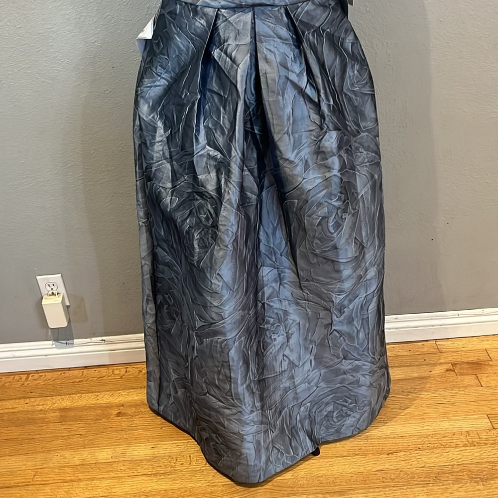 Kay Unger Blue Textured V-Neck Maxi Dress - Picture 9 of 16